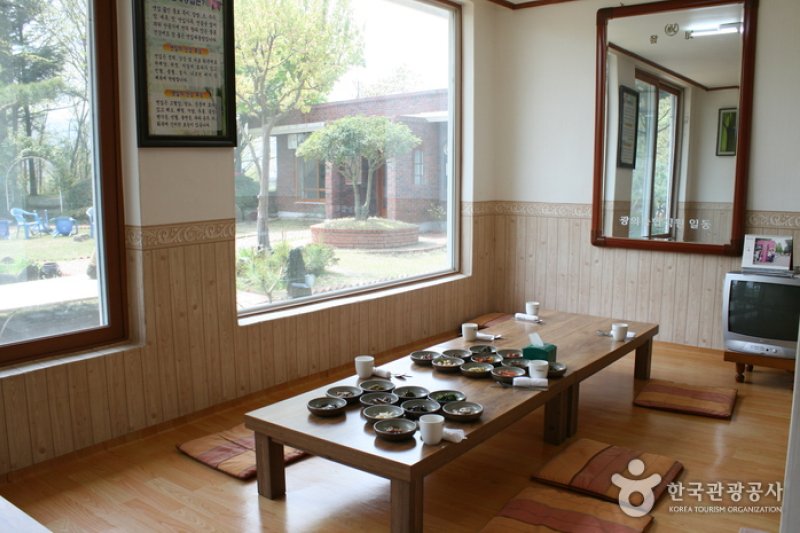 草家院ガーデン食堂(초가원가든) (4/6)