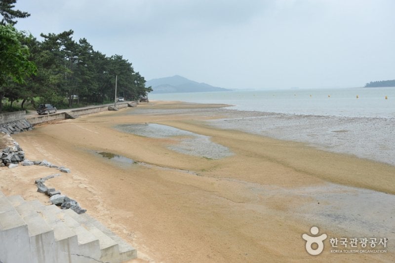 トンモリ海水浴場 (1/6)
