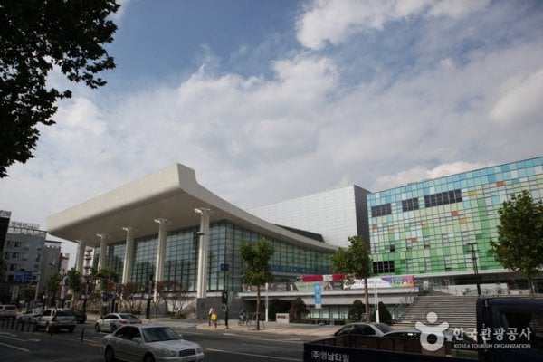 大邱コンサートハウス（旧大邱市民会館）（대구콘서트하우스