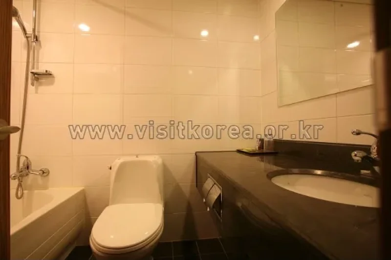 PHILOS HOTEL (19/28)
