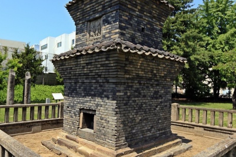 東部洞五層塼塔 (3/8)
