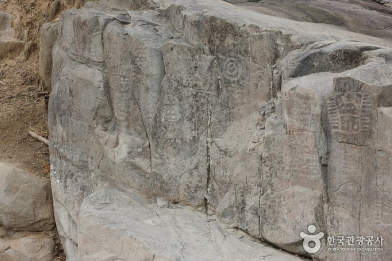 高霊場基里岩刻画（고령 장기리 암각화） (3/13)