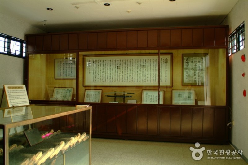 忠義祠（鄭起龍将軍遺跡地） (4/7)