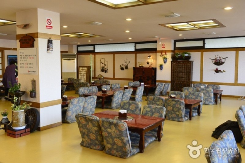金烏山城炭火焼きカルビ (1/4)