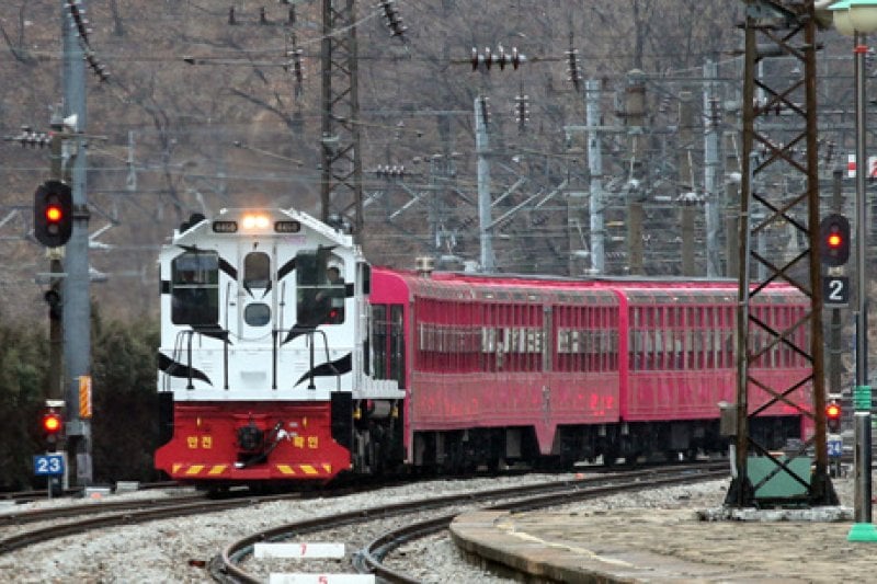 白頭大幹渓谷列車「V-train」 (2/7)