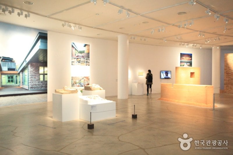 クレイアーク金海美術館 (1/3)