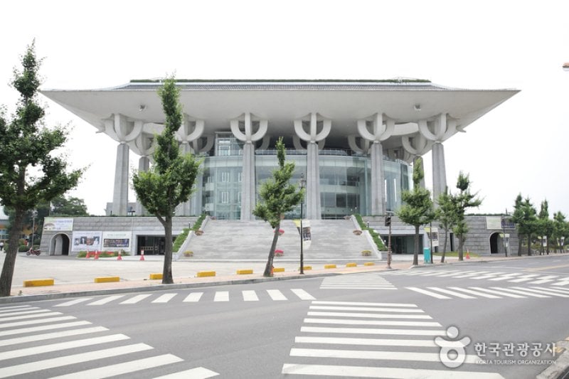 慶尚南道文化芸術会館 (4/7)