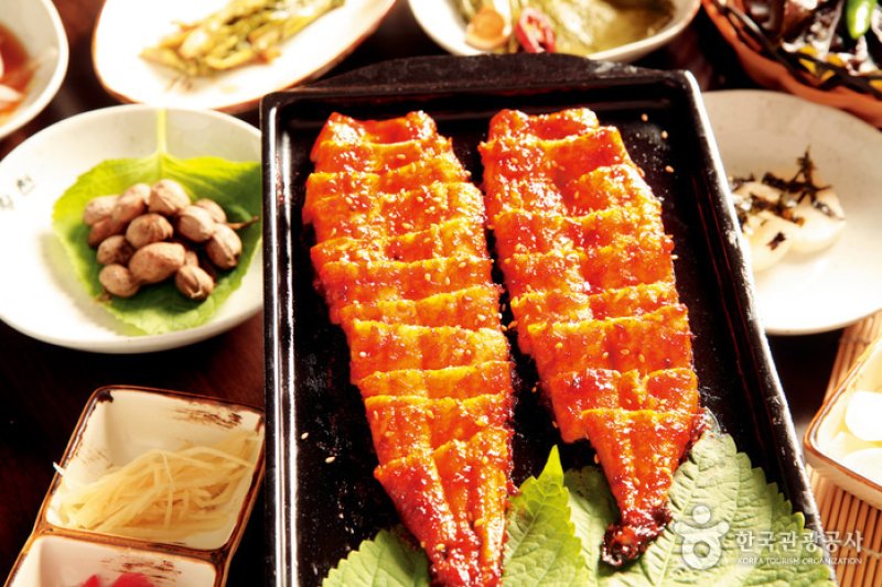 風川炭焼きウナギ（풍천숯불장어） (2/6)