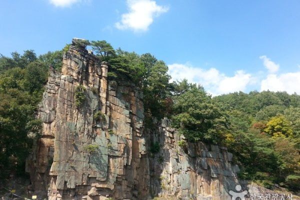 丹陽 舎人岩（단양 사인암）