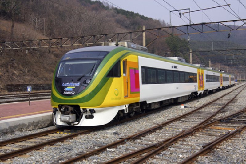 中部内陸観光列車「O-train」 (1/3)