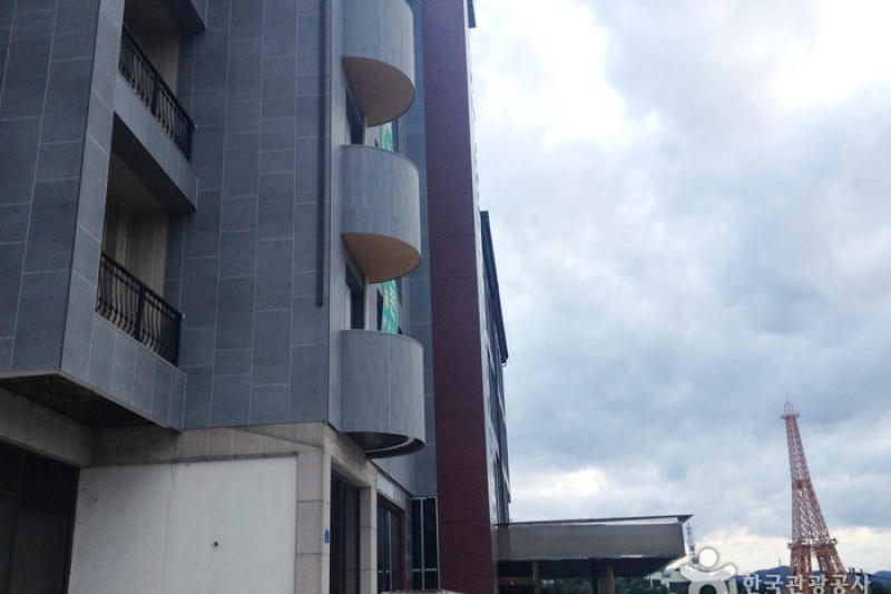 THE BASE (3/4)