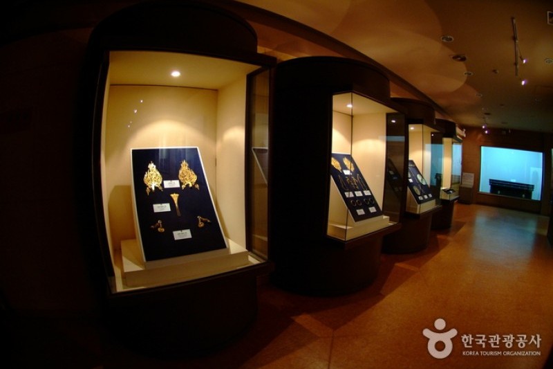 宋山里古墳群と武寧王陵 [ユネスコ世界文化遺産] (1/3)