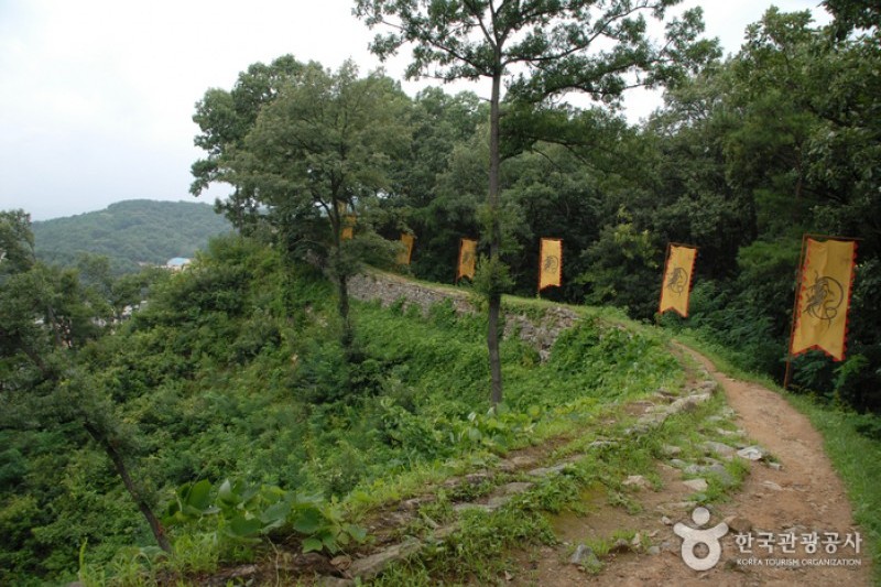 公州 公山城［ユネスコ世界文化遺産］ (1/47)