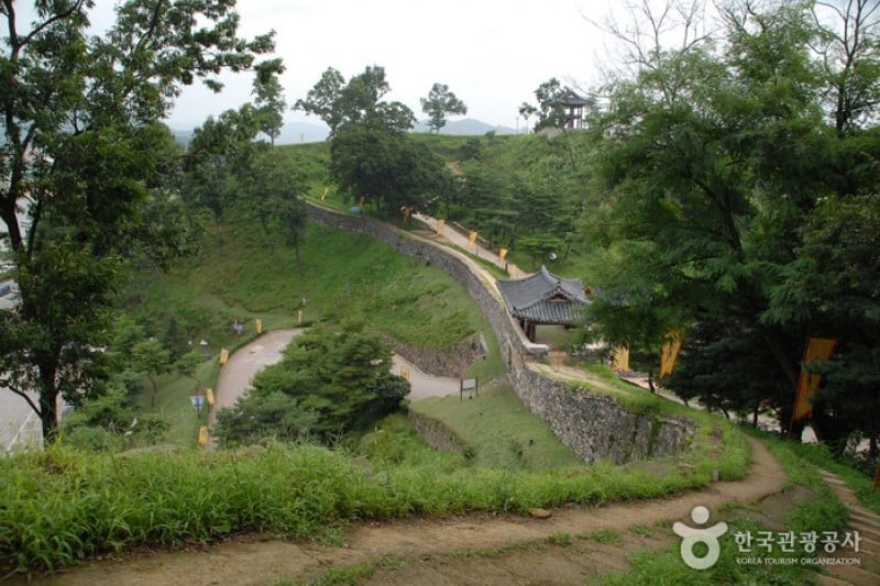 公州 公山城［ユネスコ世界文化遺産］ (4/47)