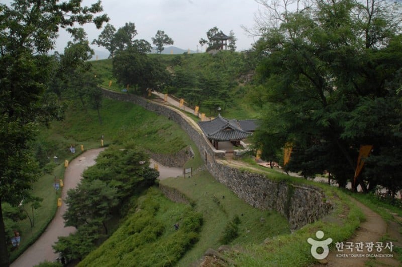 公州 公山城［ユネスコ世界文化遺産］ (9/47)