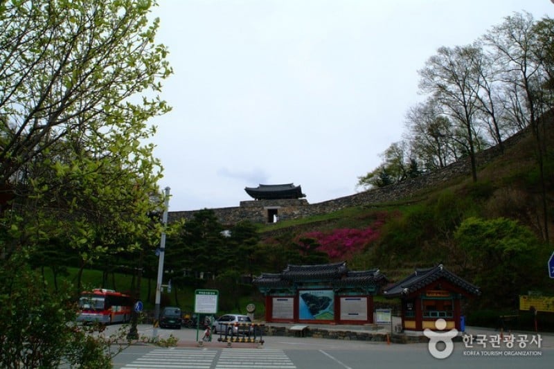 公州 公山城［ユネスコ世界文化遺産］ (30/47)
