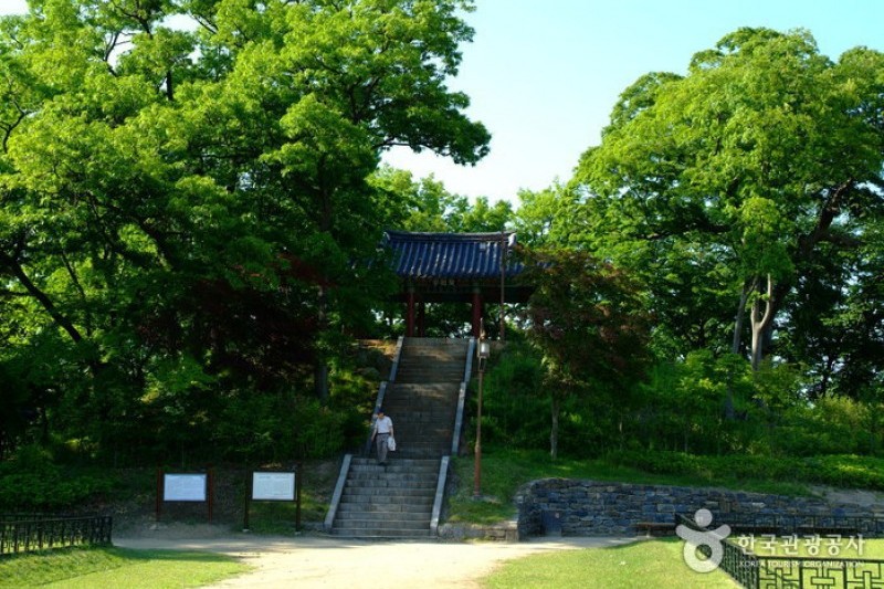 公州 公山城［ユネスコ世界文化遺産］ (34/47)
