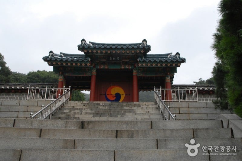 顕忠祠 (1/38)