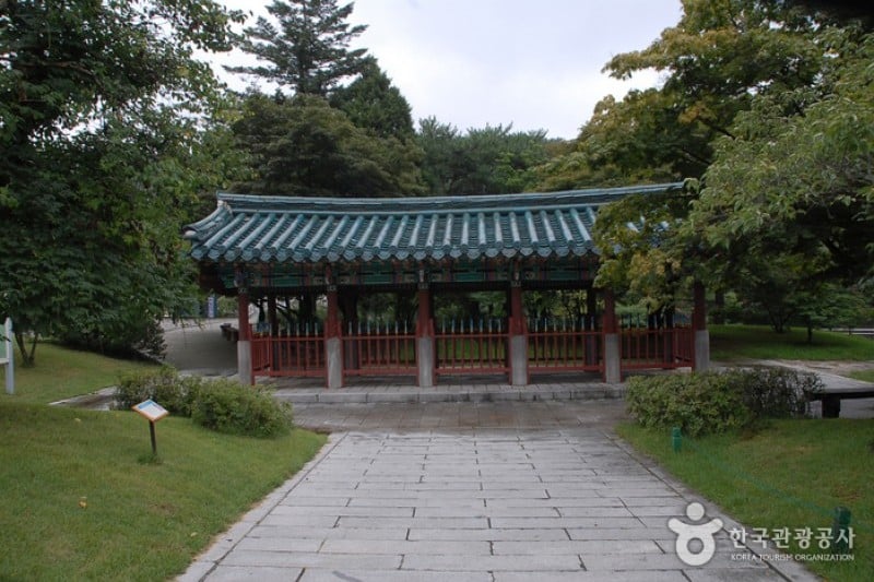 顕忠祠 (12/38)