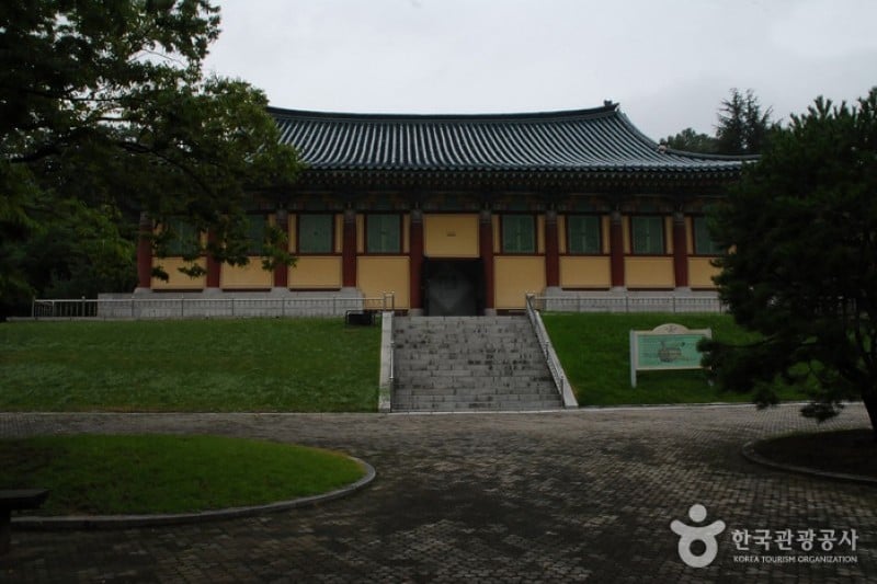 顕忠祠 (28/38)