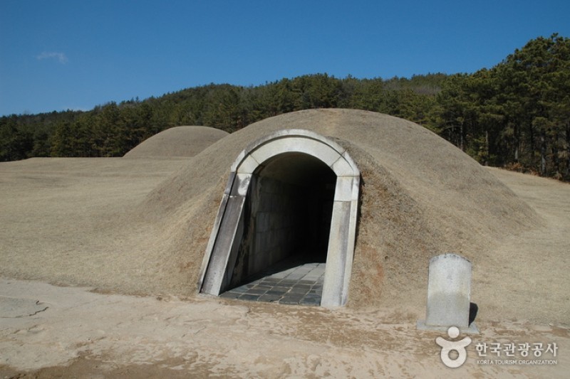 扶余陵山里古墳群［ユネスコ世界文化遺産］ (9/11)
