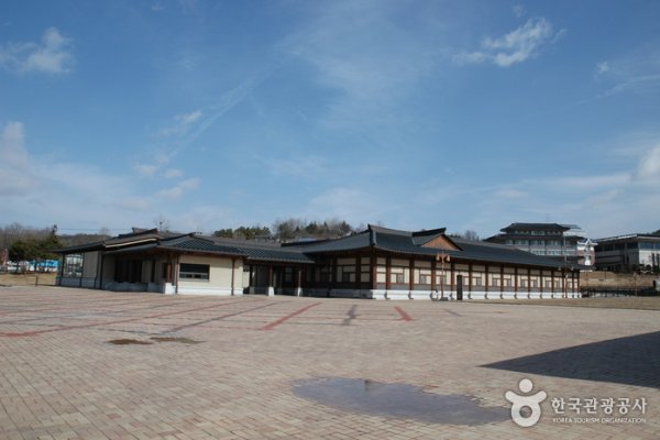 定林寺址博物館