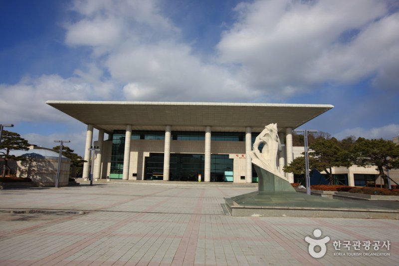 光州文化芸術会館（광주문화예술회관） (1/4)