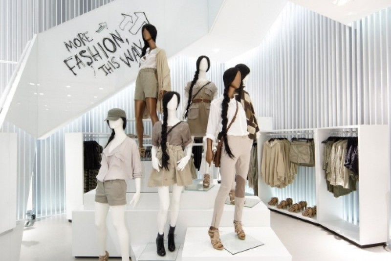 H&amp;M （明洞1号店）（명동1호점） (4/6)