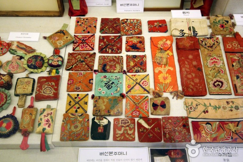 東洋刺繍博物館 (1/8)