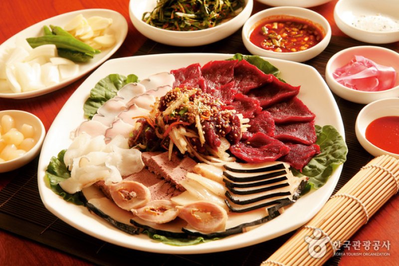 鯨肉元祖ハルメチプ(고래고기원조할매집)　 (2/5)