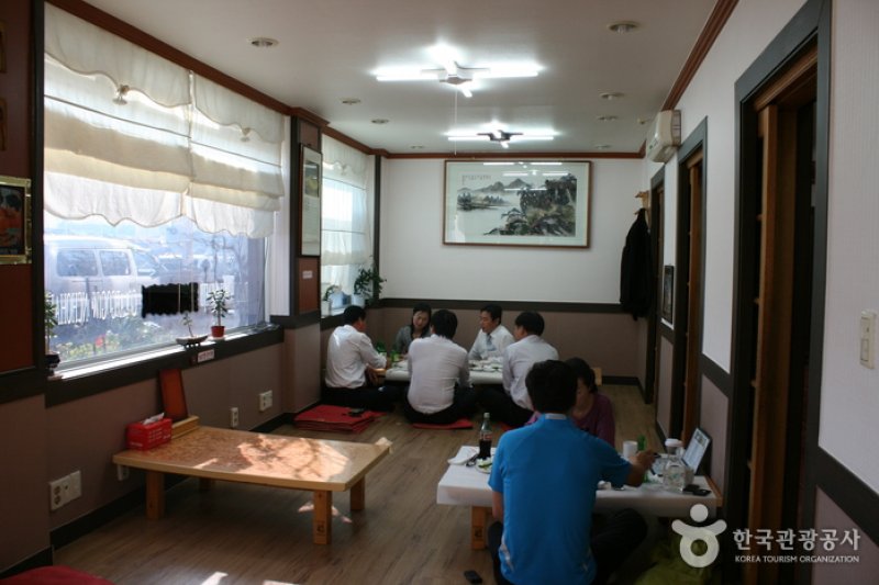 鯨肉元祖ハルメチプ(고래고기원조할매집)　 (5/5)