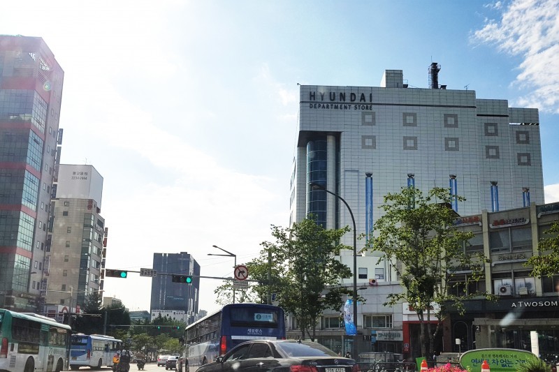 現代百貨店-新村店 (2/2)
