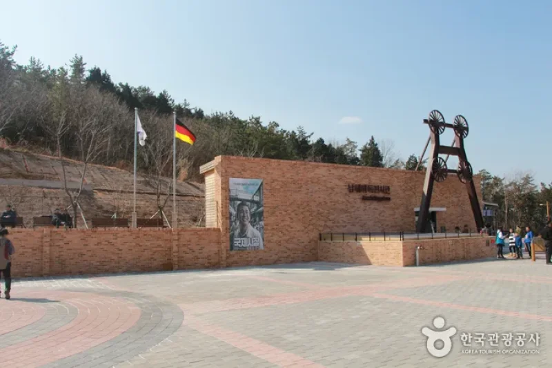 南海 派独展示館（남해 파독전시관） (1/24)