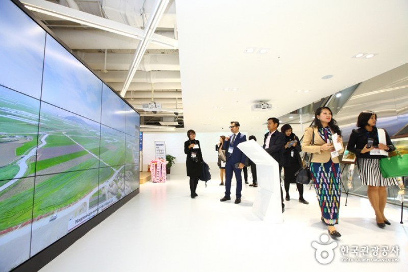 韓国観光公社 観光案内展示館 (1/2)