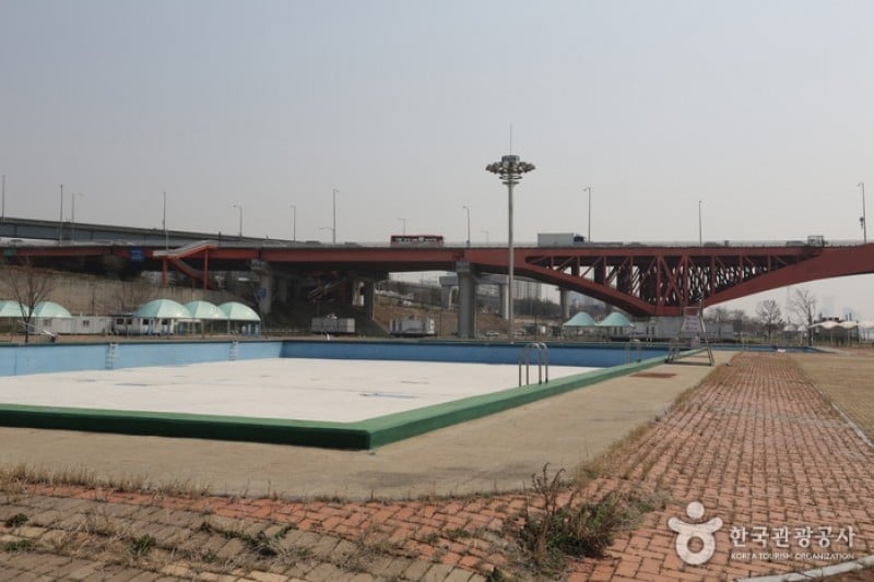 漢江市民公園 望遠プール（野外） (1/4)