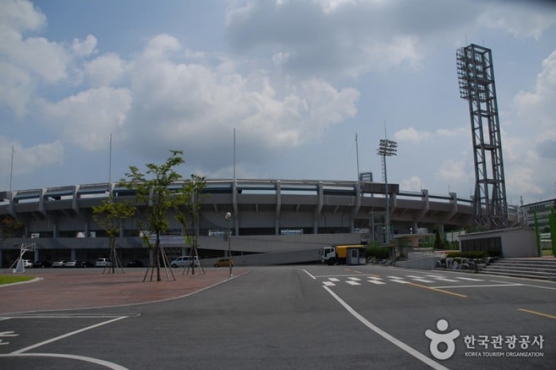 ハンバッ総合運動場 (3/3)