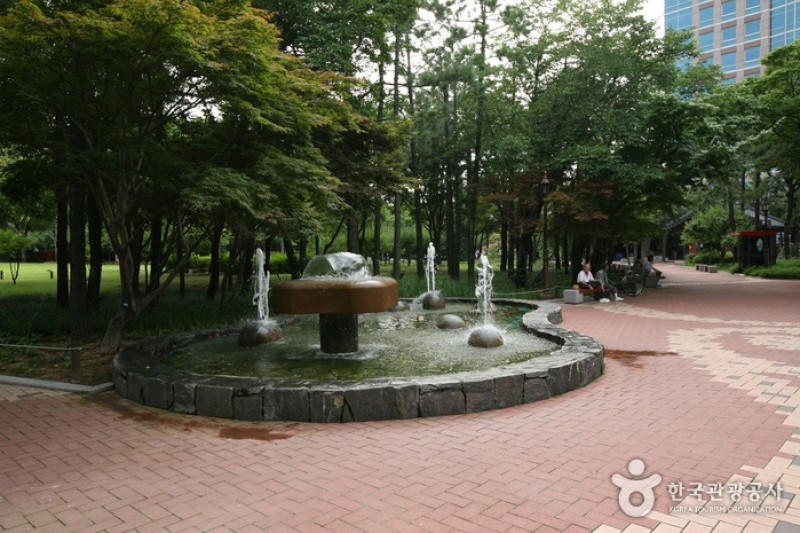 国債報償運動記念公園 (17/18)