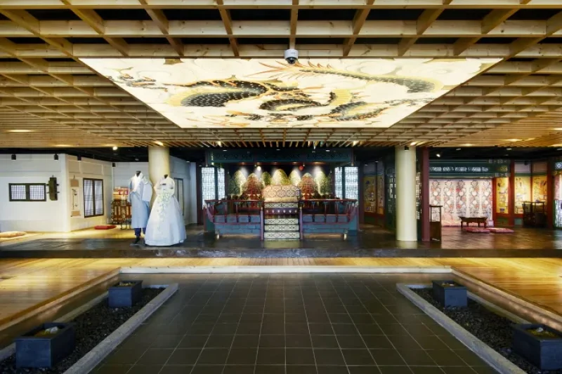南山ソウルタワー韓服文化体験館 (1/4)