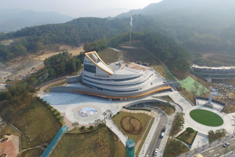 漆谷護国平和記念館（칠곡호국평화기념관） (1/16)