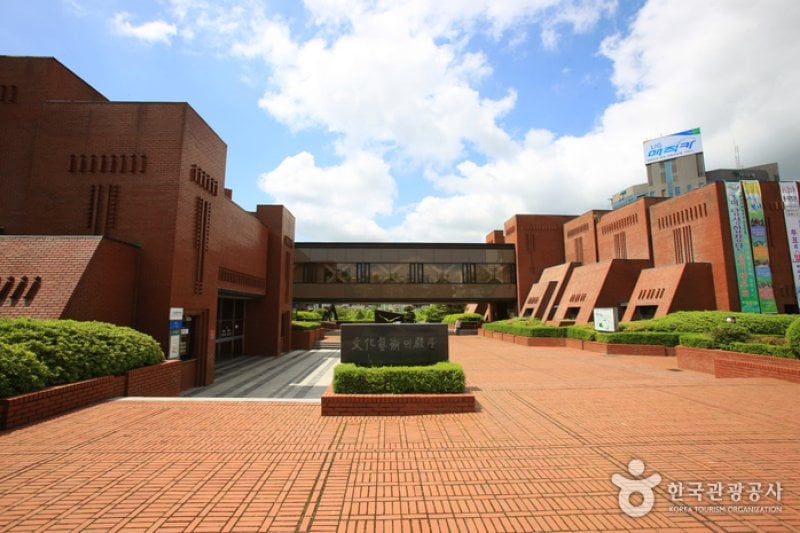 亀尾市文化芸術館（구미시문화예술회관） (1/8)
