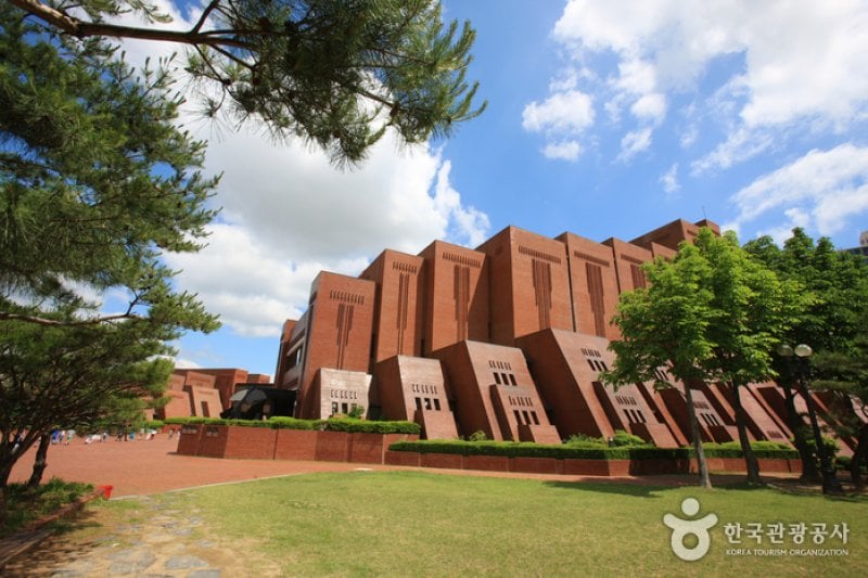 亀尾市文化芸術館（구미시문화예술회관） (3/8)