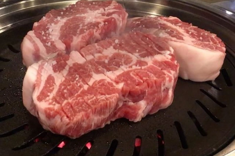 肉典(ユクジョン)食堂 (4/8)