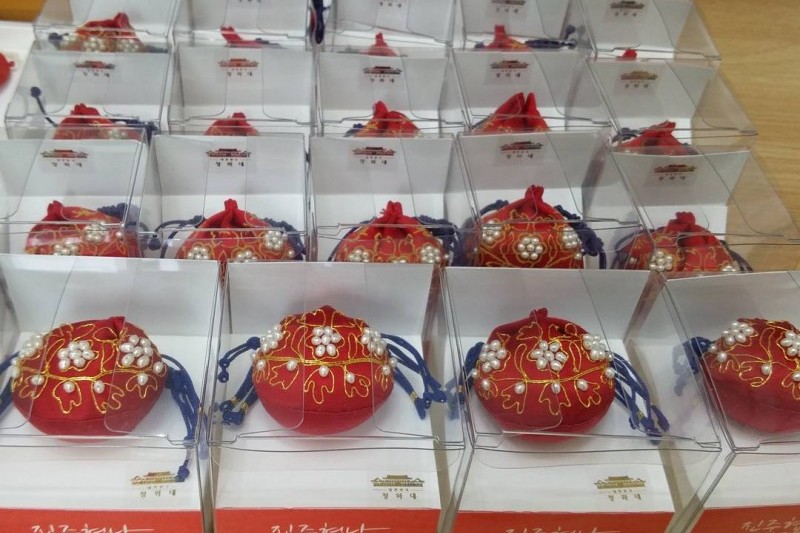 青瓦台サランチェ記念品店 (11/15)