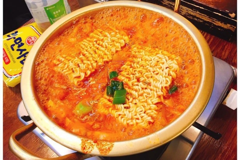 チャンドッテキムチチゲ 清潭本店 (2/12)