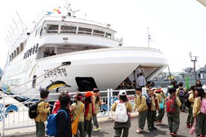 長生浦クジラ遊覧船