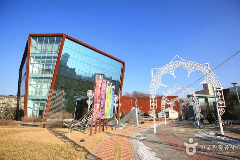 楊平郡立美術館（양평군립미술관） (2/7)