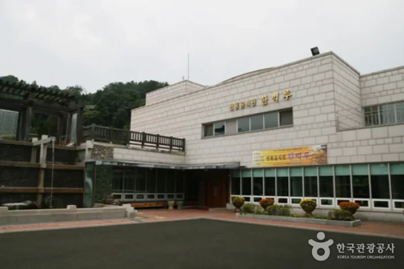 全州伝統文化センター 寒碧楼（전주전통문화관 한벽루） (1/7)