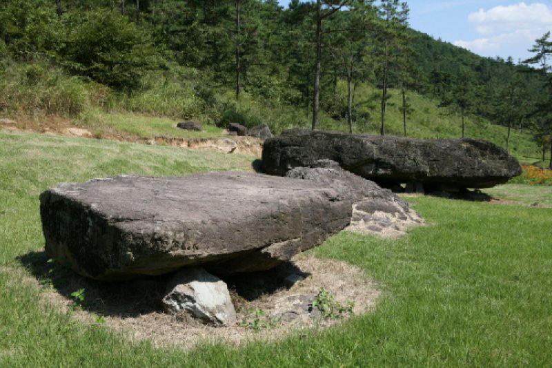 和順支石墓群遺跡[ユネスコ世界文化遺産] (1/14)