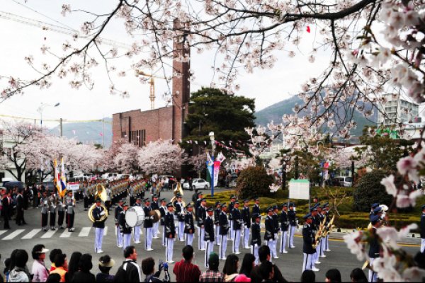 鎮海軍楽儀仗フェスティバル