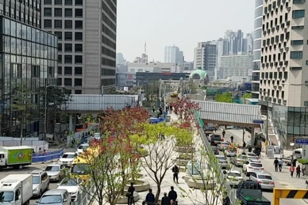 5月20日、高架歩道橋「Seoullo7017」開通